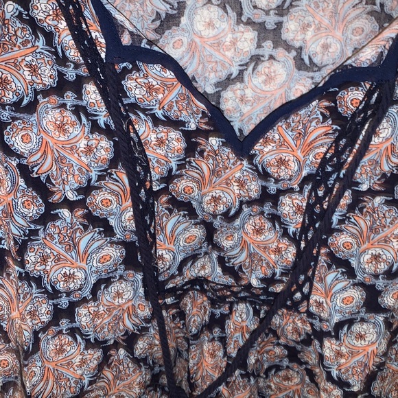 patterned blouse - Picture 3 of 4